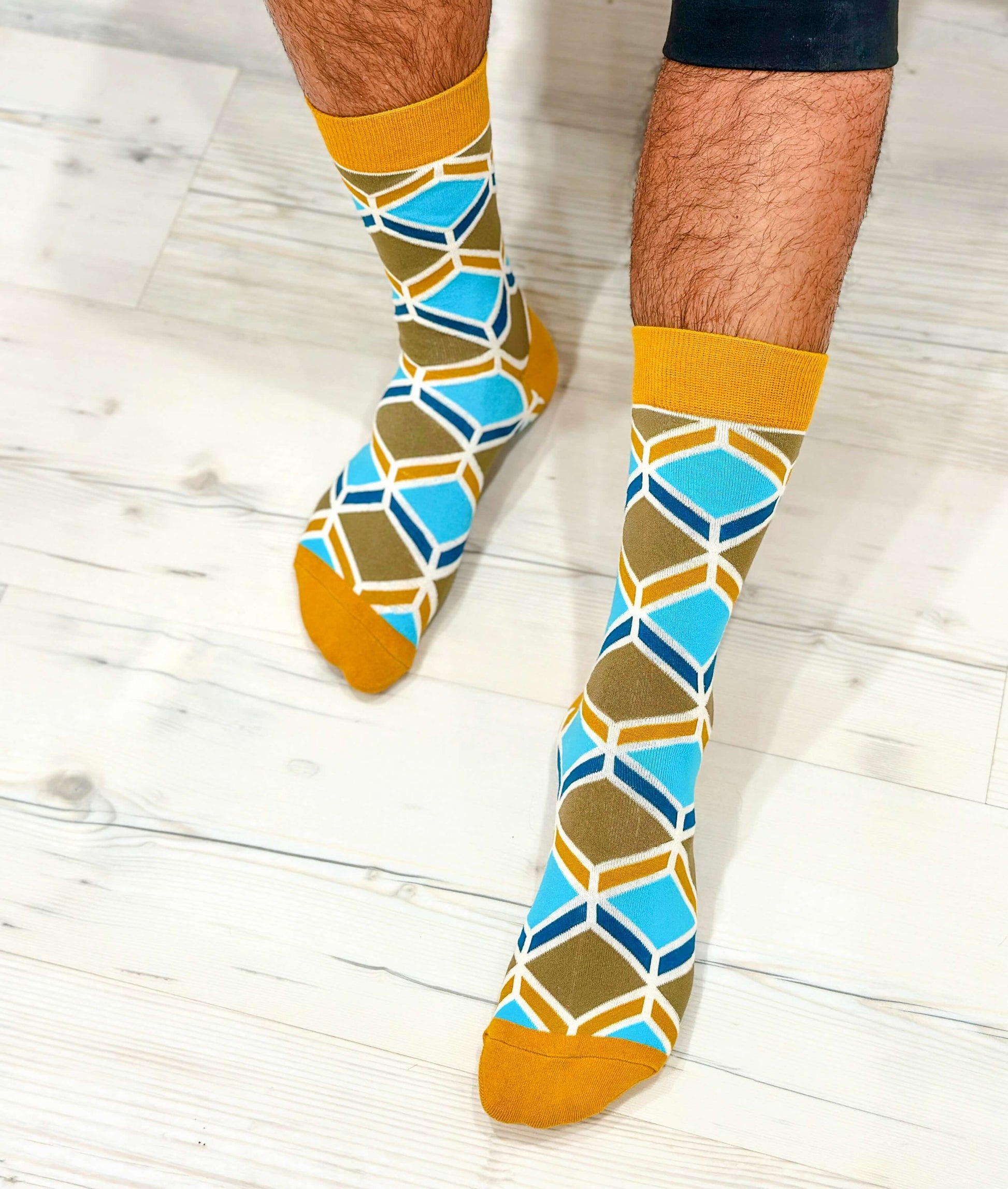 Modsoles Sandstone Mosaic socks offering a stylish blend of beige and brown hues